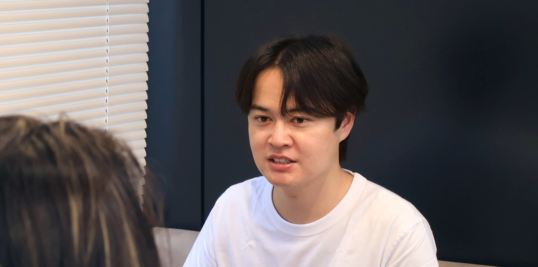 仕事中の前田 拓斗
