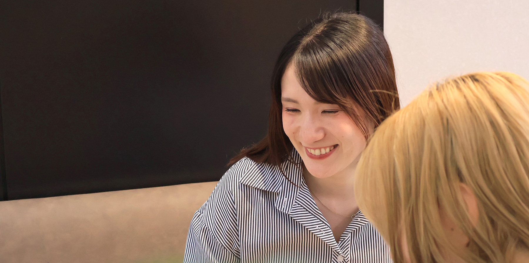 仕事中の関 湧美